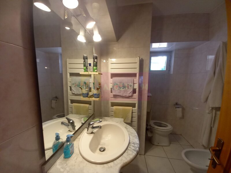 Piata Unirii vanzare apartament 4 camere, metrou